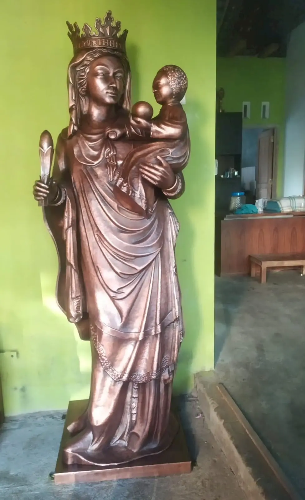 Pengrajin Patung Tembaga dan Kuningan dengan Desain Sesuai Pesanan
