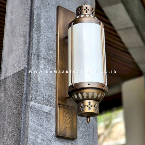 Lampu Pilar Kuningan Klasik
