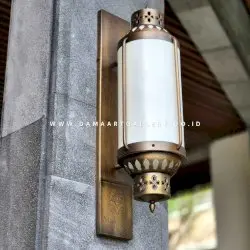 Lampu Pilar Kuningan Klasik